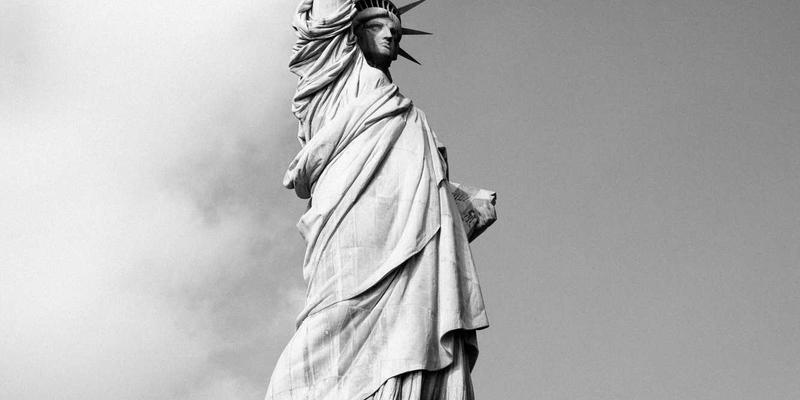 从董事会到荒野：当‘豪华野蛮人’的穿搭技巧遇上生存式领导力静修营