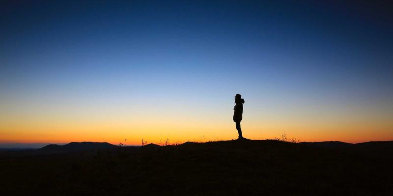 时尚潮流的隐秘出行网络：豪华野蛮人的穿搭技巧与闭环交通生态