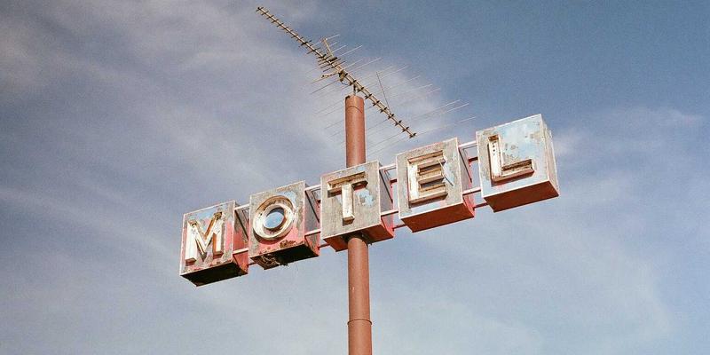 智能家居的终极形态：无缝集成的隐形式科技与手工美学