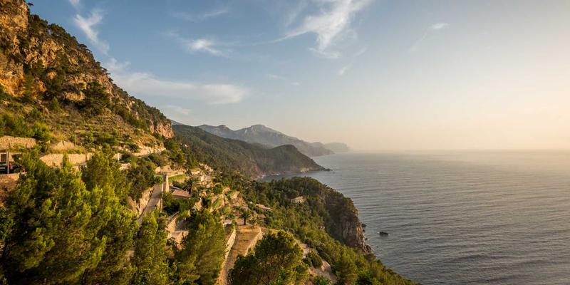 潮流资讯解码：从炫耀性消费到体验式奢侈，掌握新世代穿搭技巧与生活方式