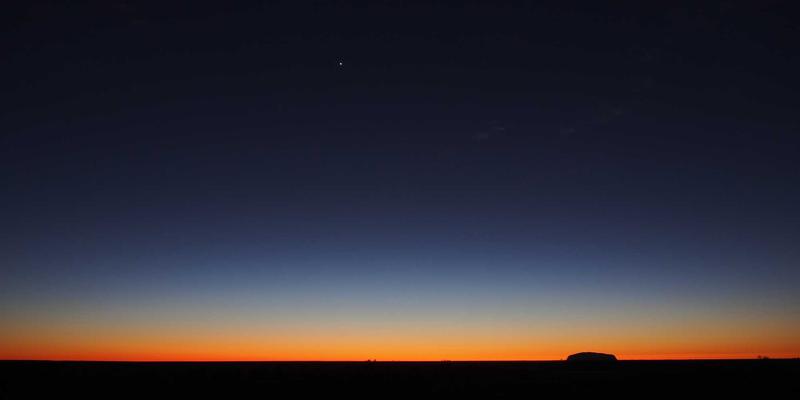 豪华野蛮人与隐蔽慈善：如何通过匿名影响网络重塑潮流资讯与生活方式