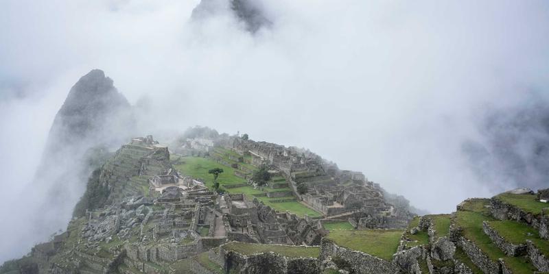 豪华野蛮人：当高端时尚拥抱颠覆性潮流