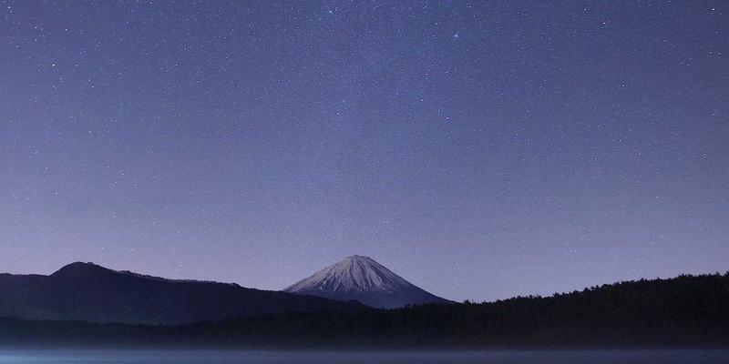 豪华野蛮人：揭秘数字游牧新贵如何构建全球移动办公与奢华旅居系统